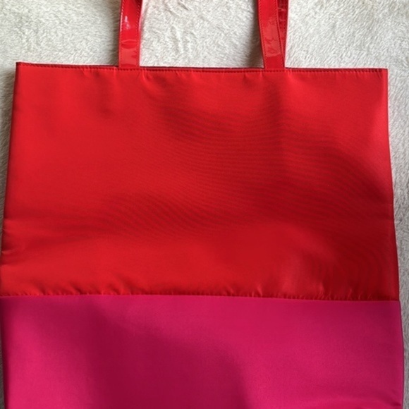 Lancôme Pink/Red Reversible Tote Bag featuring Flamingo Lining Print Inside - Picture 6 of 8